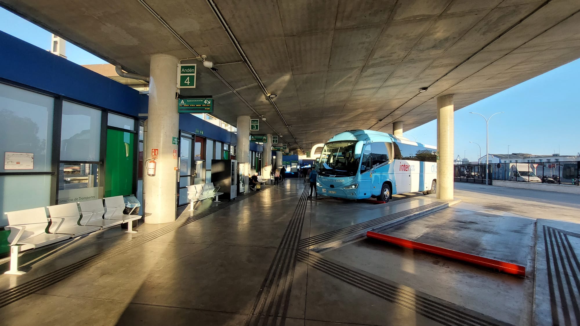 El Consorcio de Transportes de la Bahía de Cádiz formaliza con Comes el inicio de la prestación, el 1º de febrero de 2024